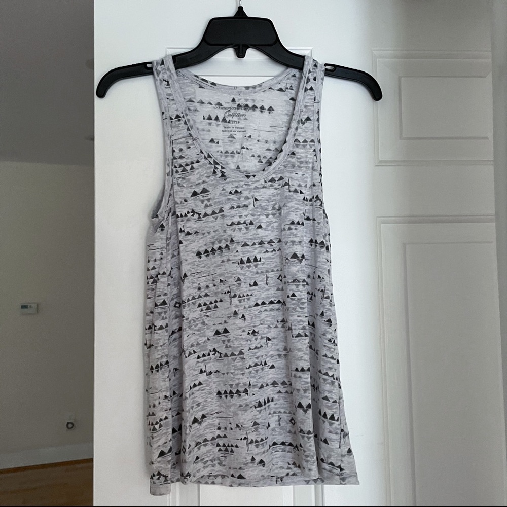 AEO gray printed tank top